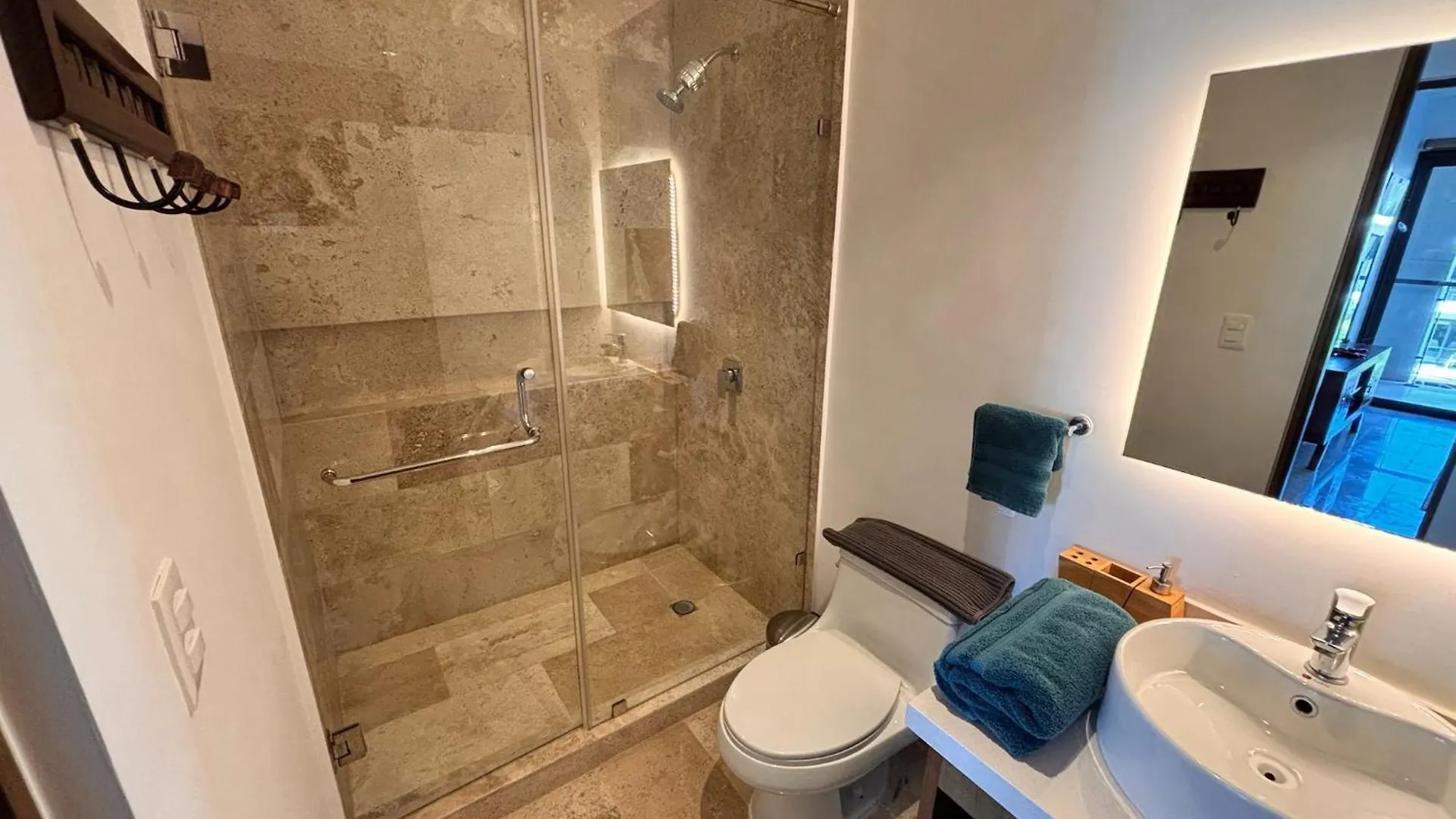 Apartamento Modern 2Br Condo 1 Block From 5Th Ave Wt Pool, Gym N Fast Wifi Playa del Carmen