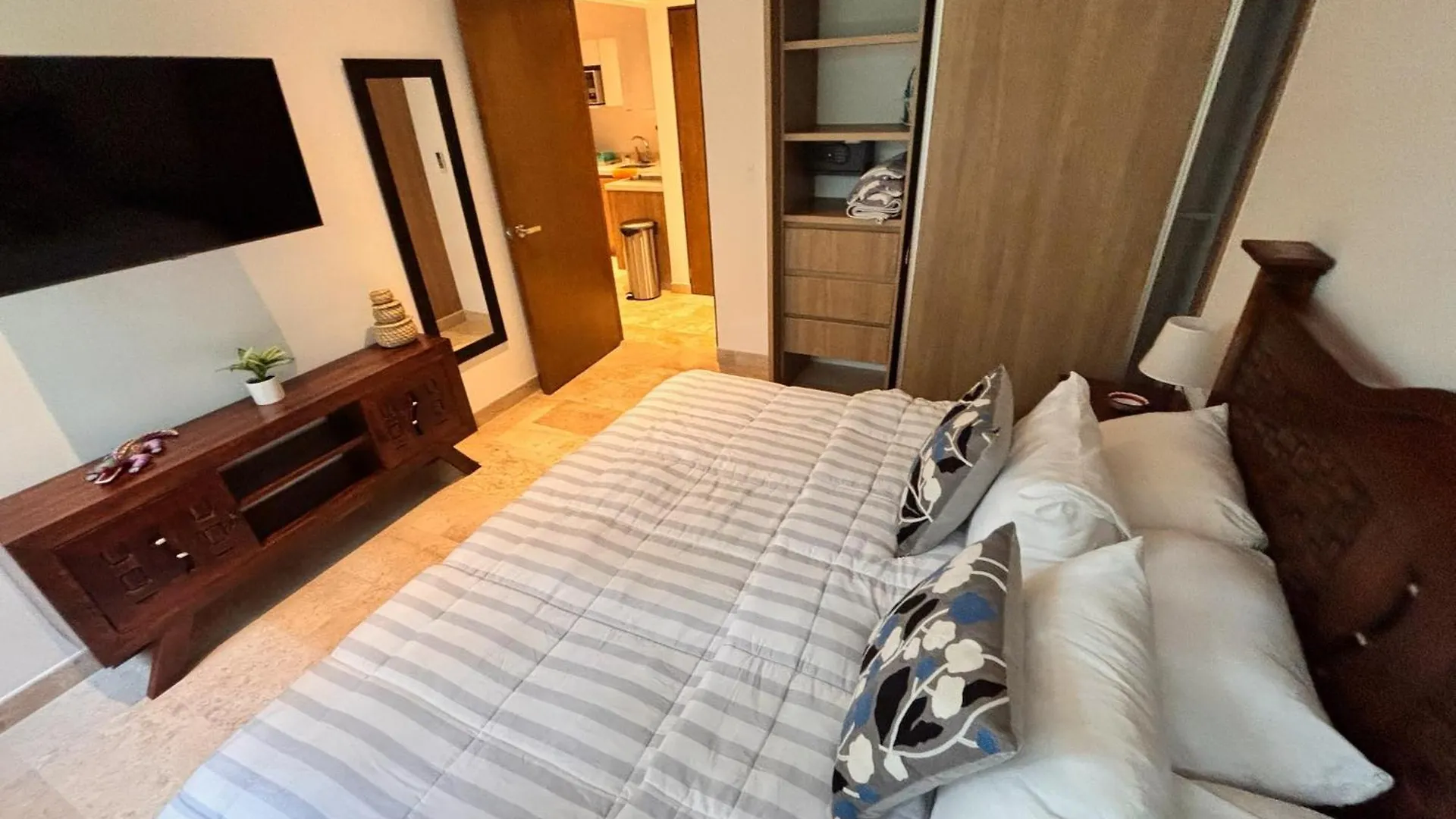 Apartamento Modern 2Br Condo 1 Block From 5Th Ave Wt Pool, Gym N Fast Wifi Playa del Carmen México