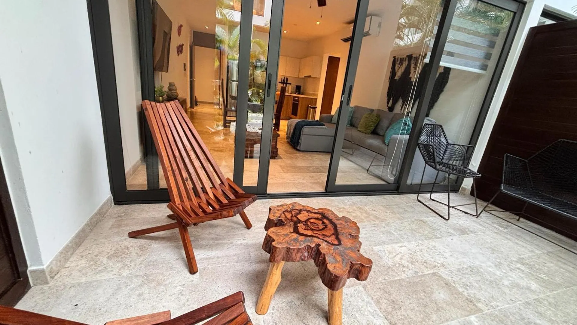 Modern 2Br Condo 1 Block From 5Th Ave Wt Pool, Gym N Fast Wifi Playa del Carmen 0*,
