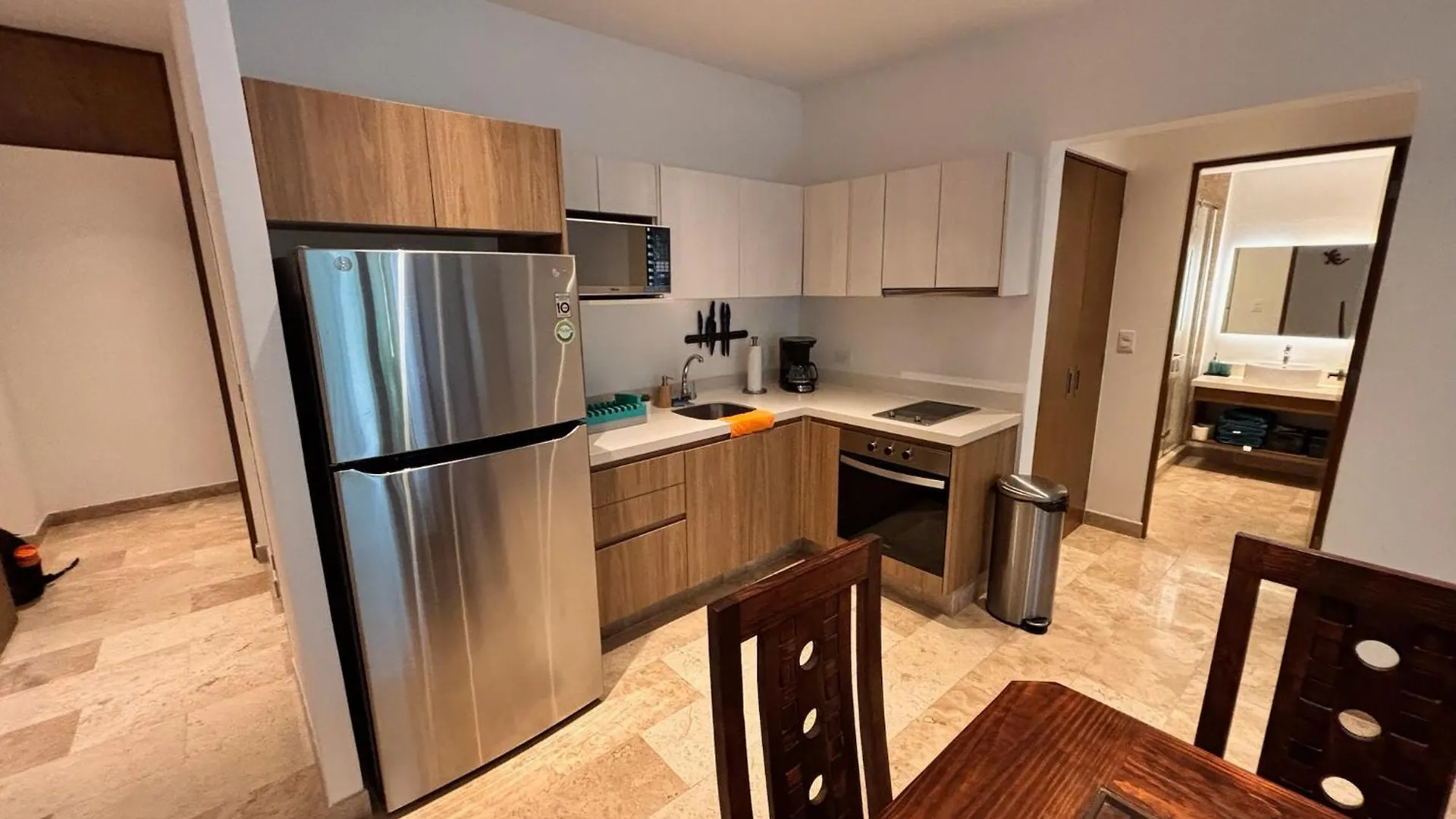 Modern 2Br Condo 1 Block From 5Th Ave Wt Pool, Gym N Fast Wifi Playa del Carmen 0*,  México