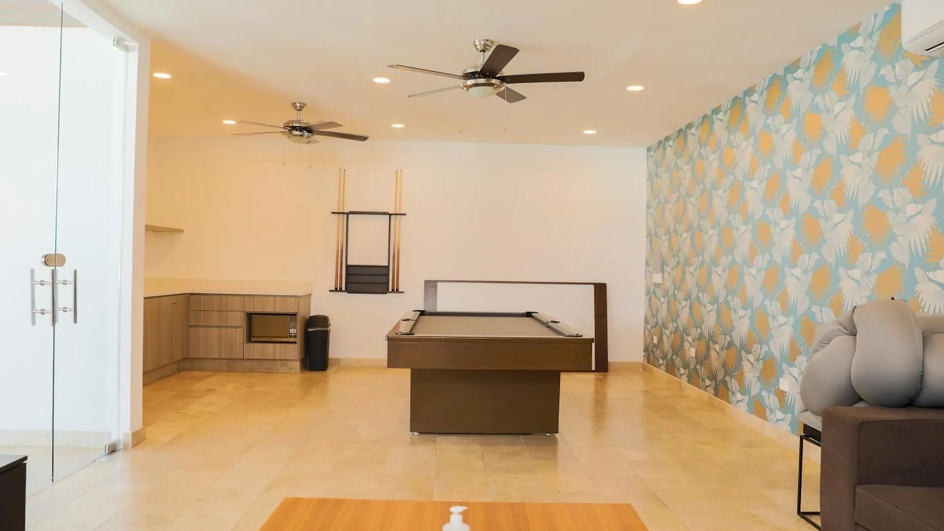 Modern 2Br Condo 1 Block From 5Th Ave Wt Pool, Gym N Fast Wifi Playa del Carmen 0*,