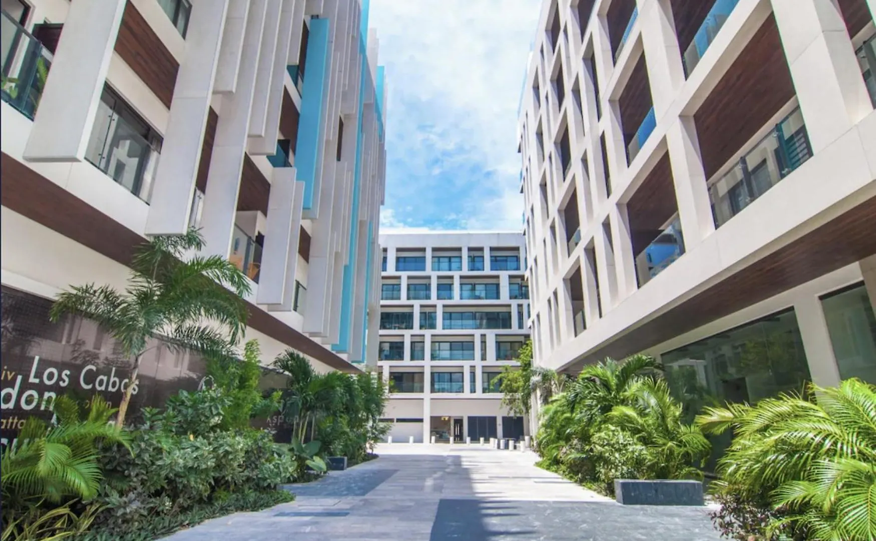 Modern 2Br Condo 1 Block From 5Th Ave Wt Pool, Gym N Fast Wifi Playa del Carmen