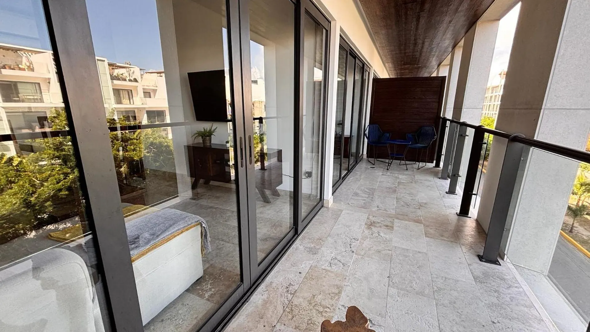 Modern 2Br Condo 1 Block From 5Th Ave Wt Pool, Gym N Fast Wifi Playa del Carmen 0*,  México
