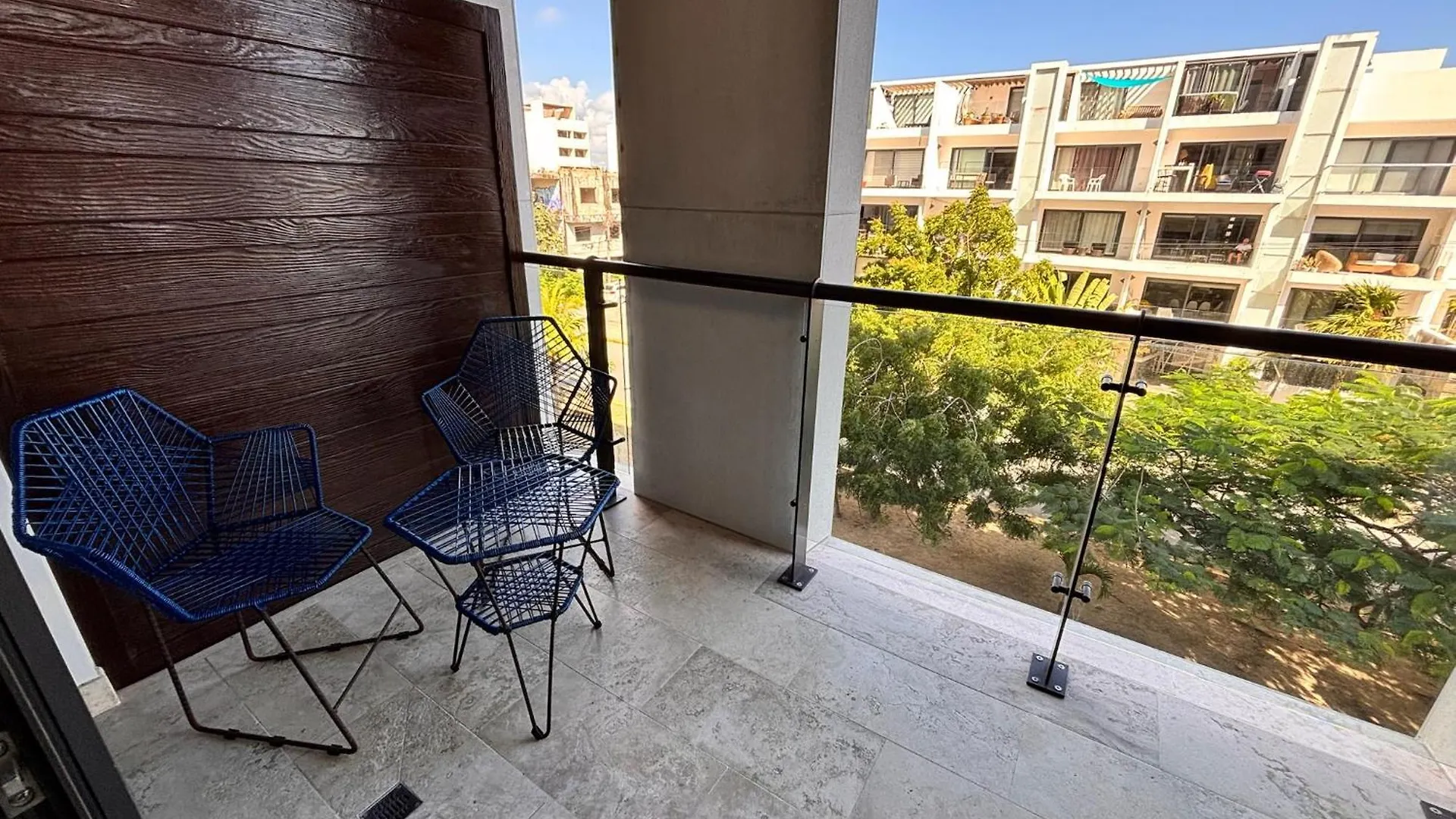 Modern 2Br Condo 1 Block From 5Th Ave Wt Pool, Gym N Fast Wifi Playa del Carmen 0*,  México